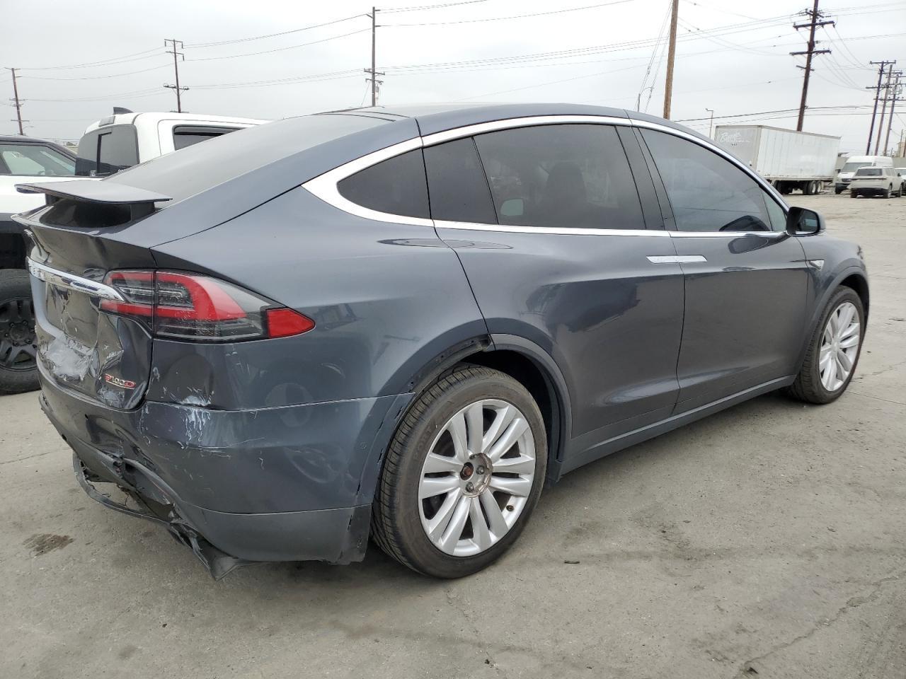 2016 Tesla Model X - Фото 3