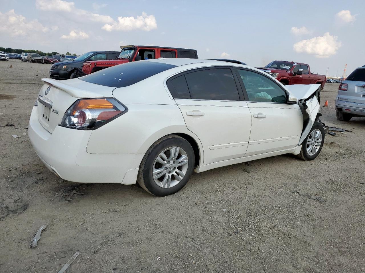 2010 Nissan Altima Base - Фото 3
