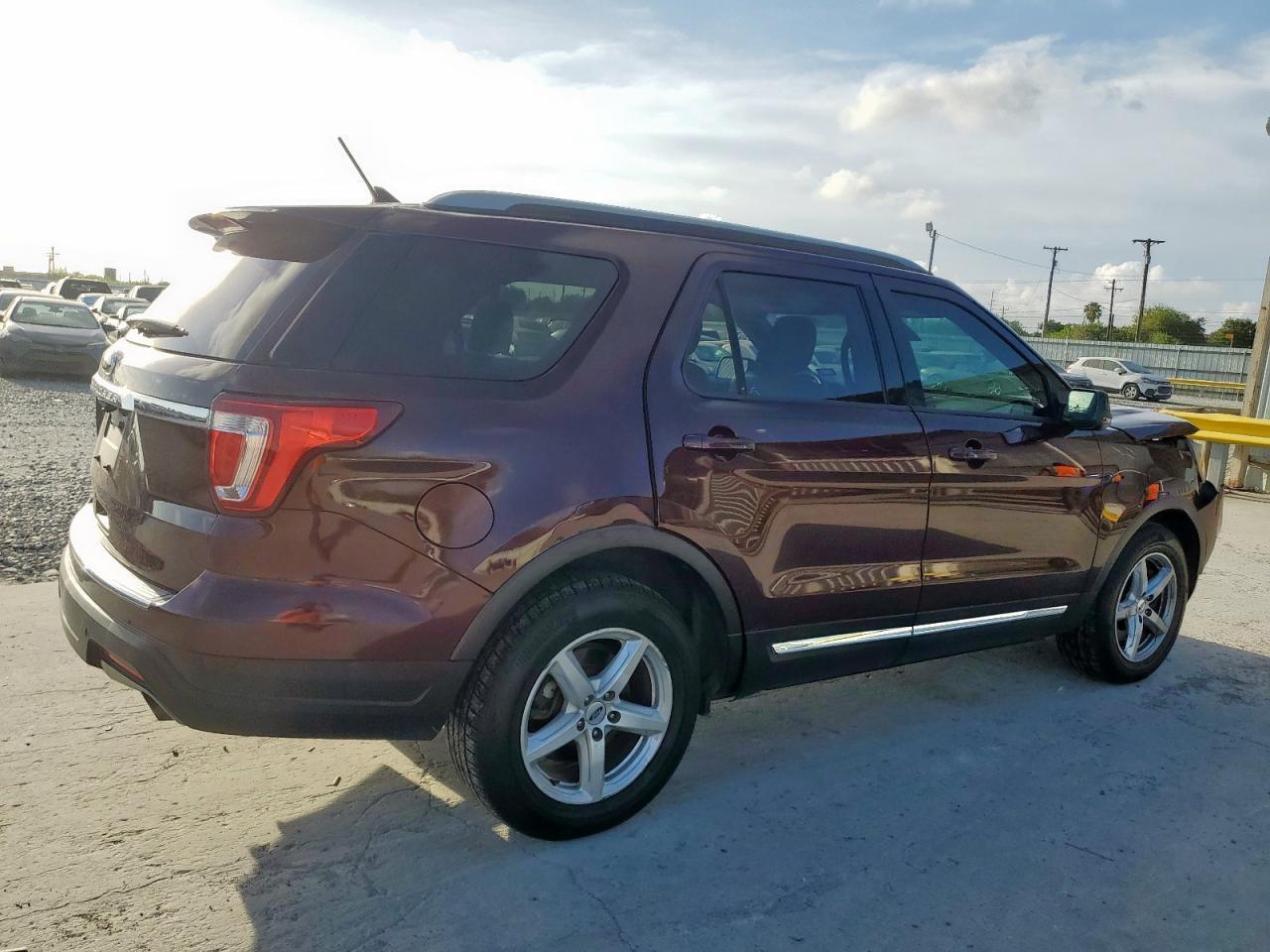 2018 Ford Explorer Xlt - Фото 3