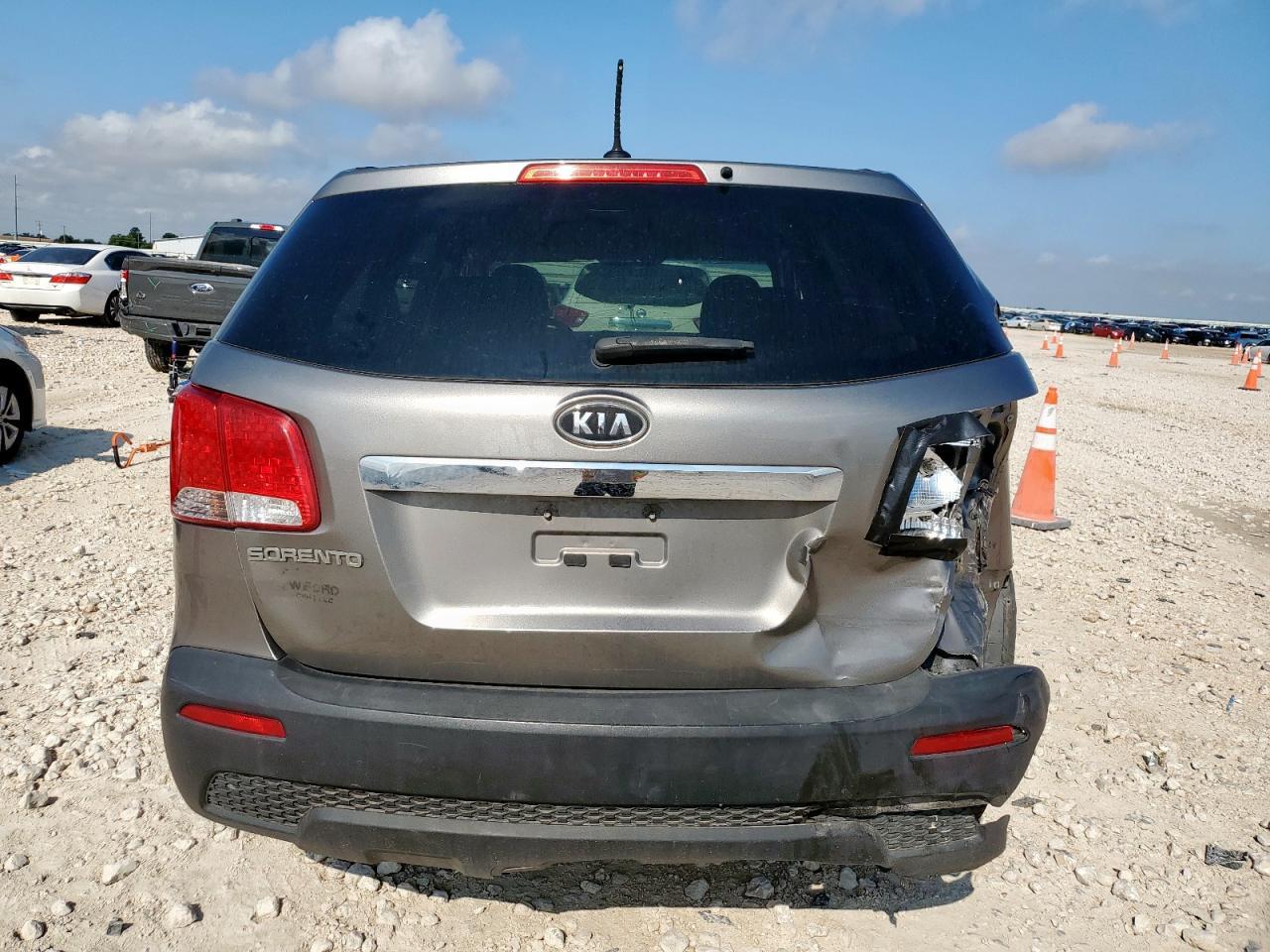 2011 Kia Sorento Base - Фото 6