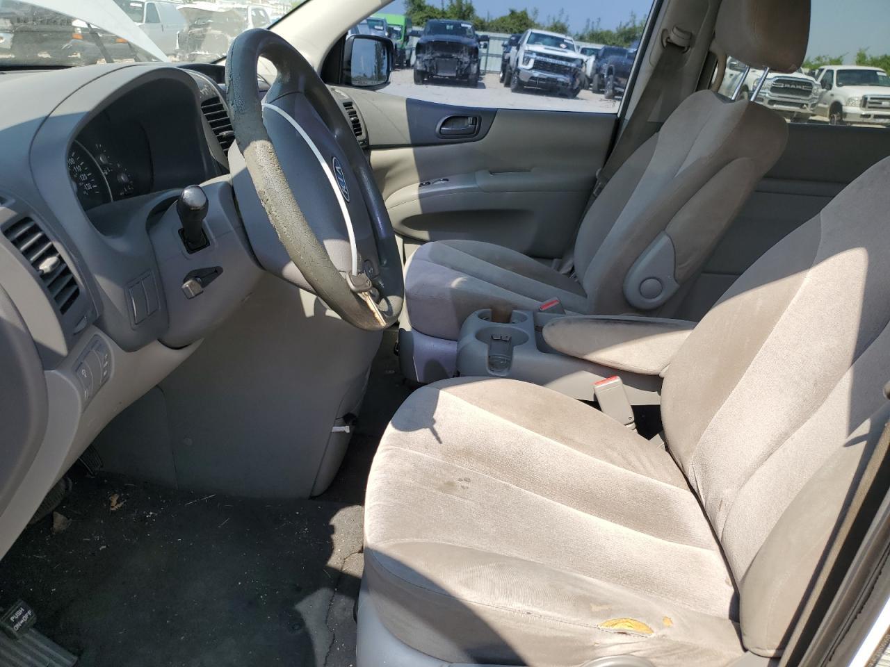 2011 Kia Sedona Lx - Image 7