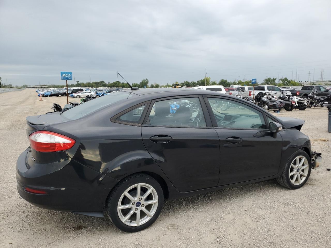 2015 Ford Fiesta Se - Фото 3