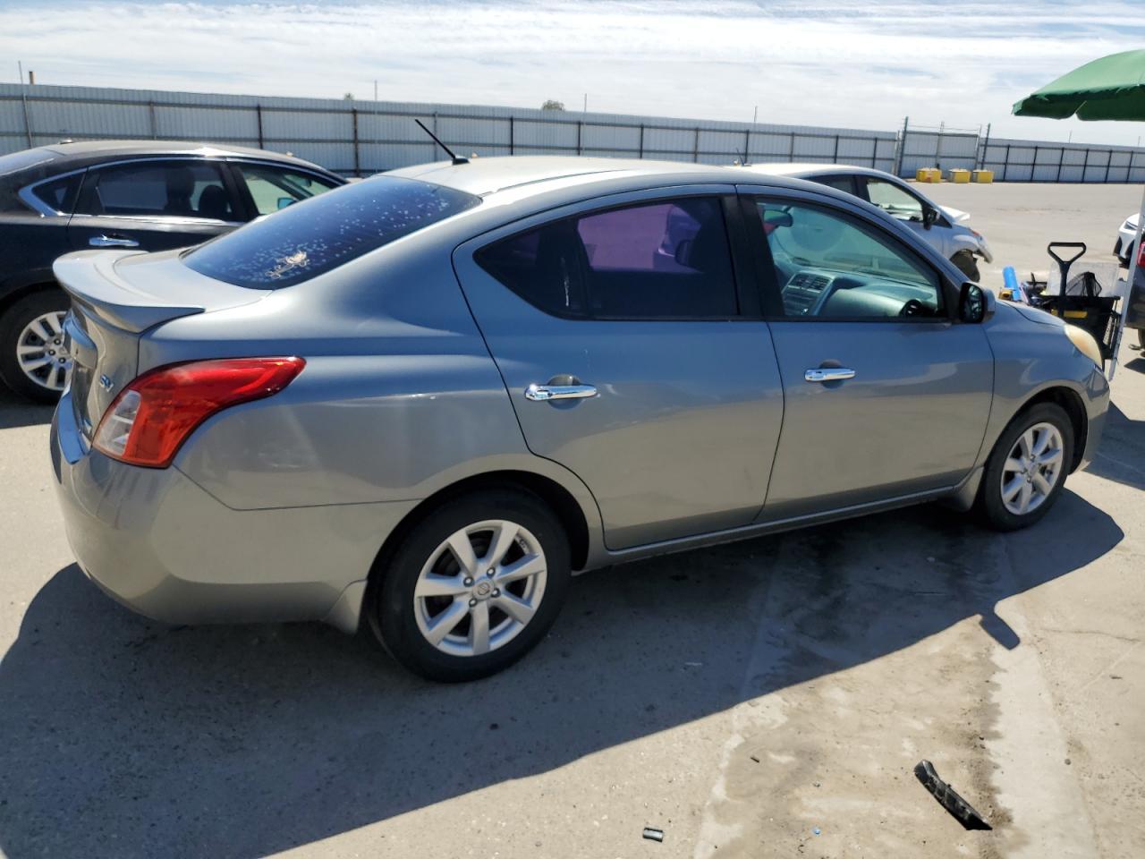 2014 Nissan Versa S - Фото 3
