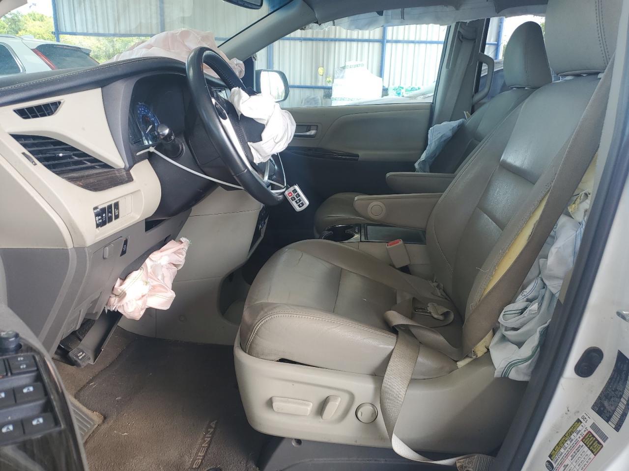 2017 Toyota Sienna Xle - Image 7