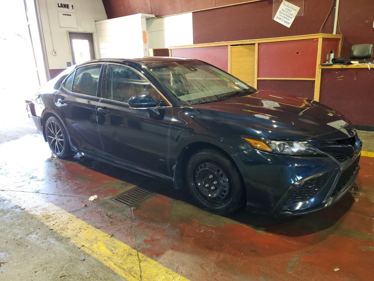 2021 Toyota Camry Se - Фото 4