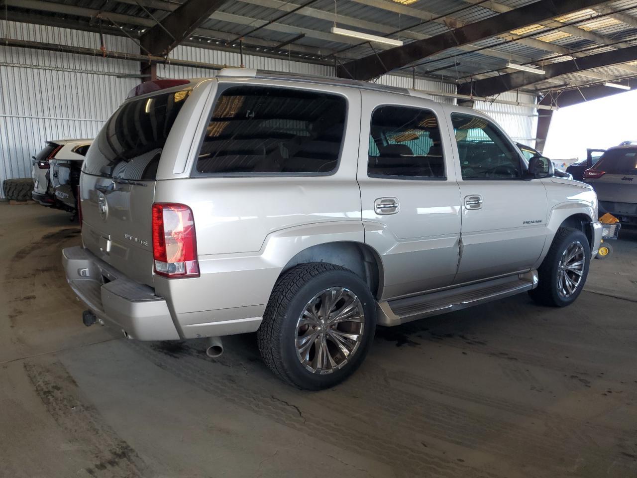 2005 Cadillac Escalade Luxury - Фото 3