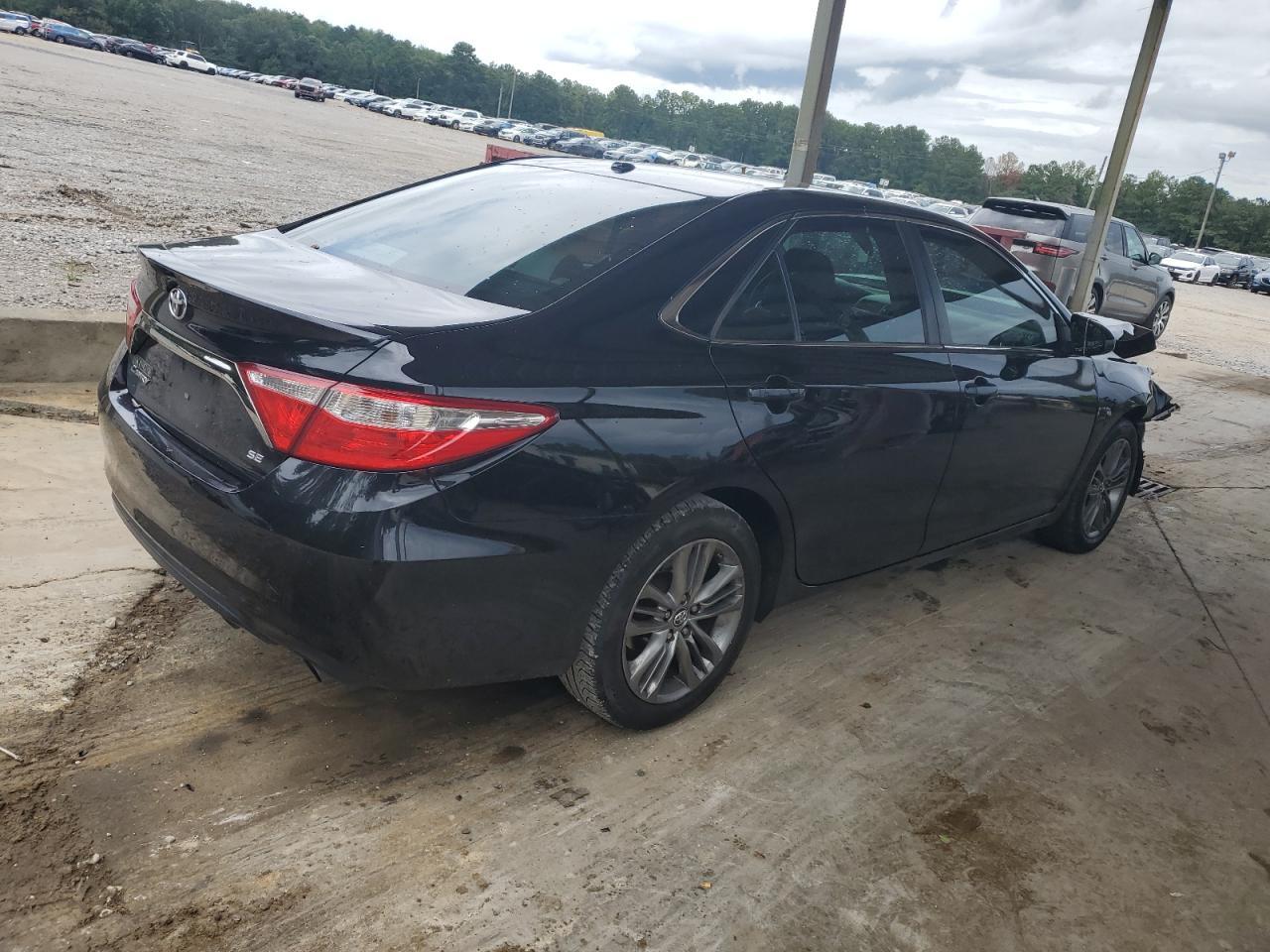 2017 Toyota Camry Le - Фото 3