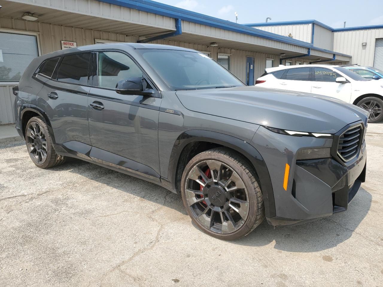 2023 BMW Xm - Image 4
