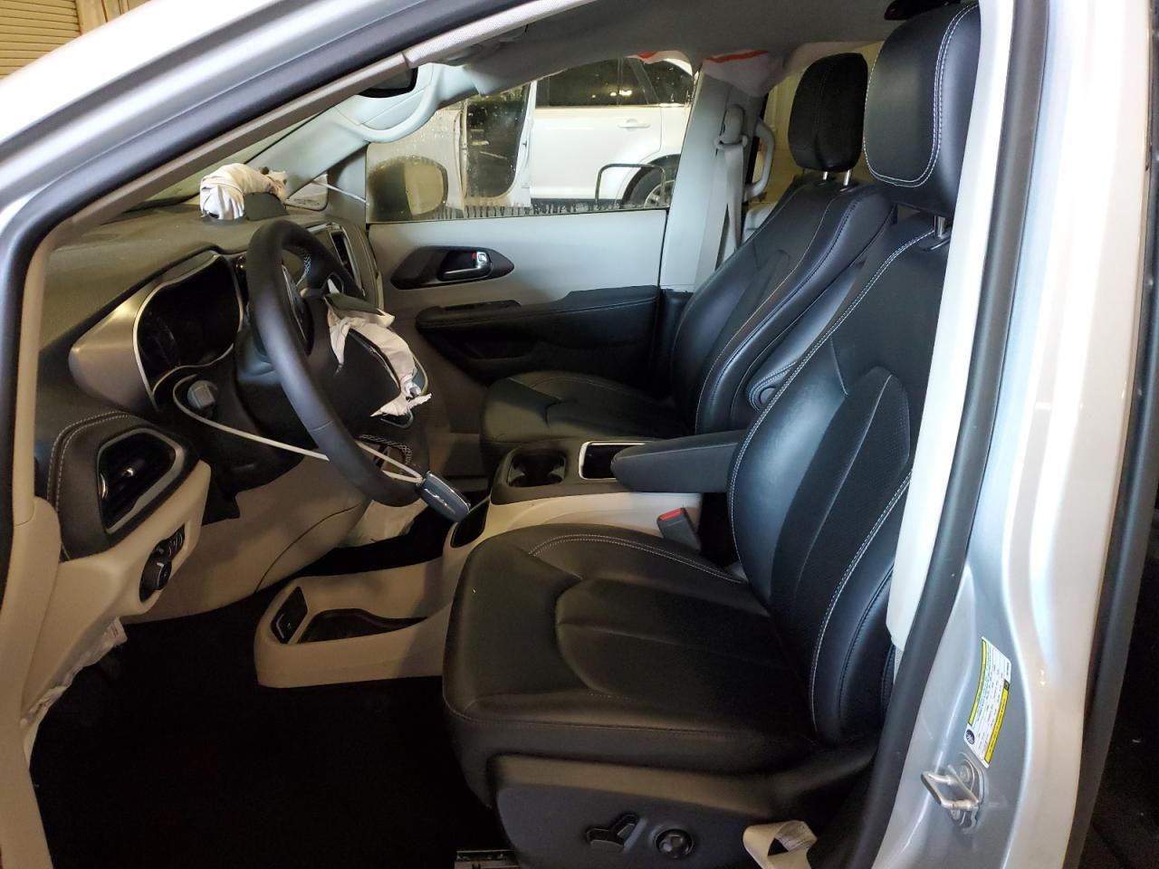 2024 Chrysler Pacifica Touring L - Image 7