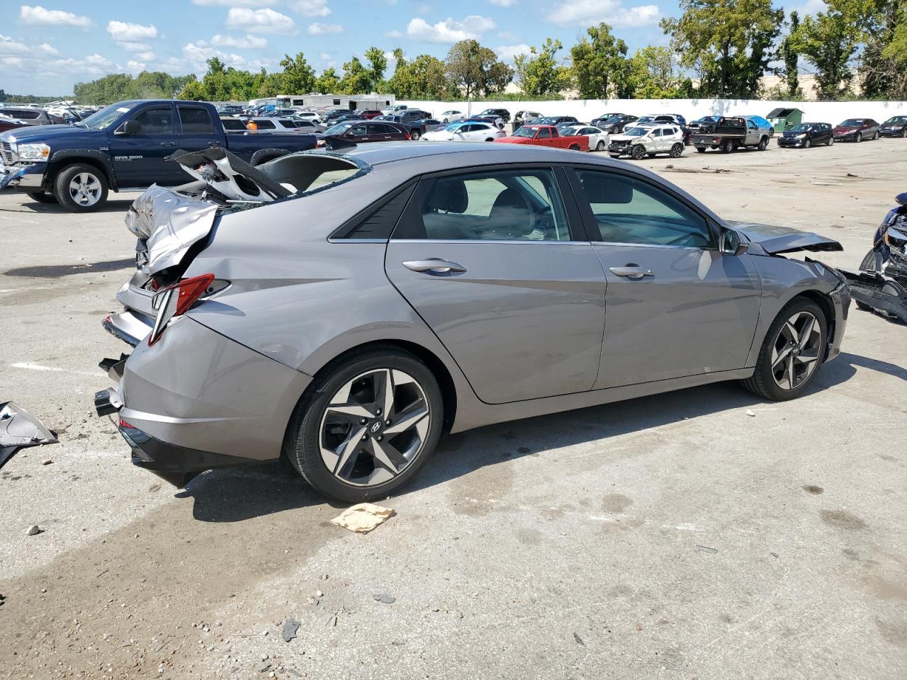 2022 Hyundai Elantra Limited - Фото 3