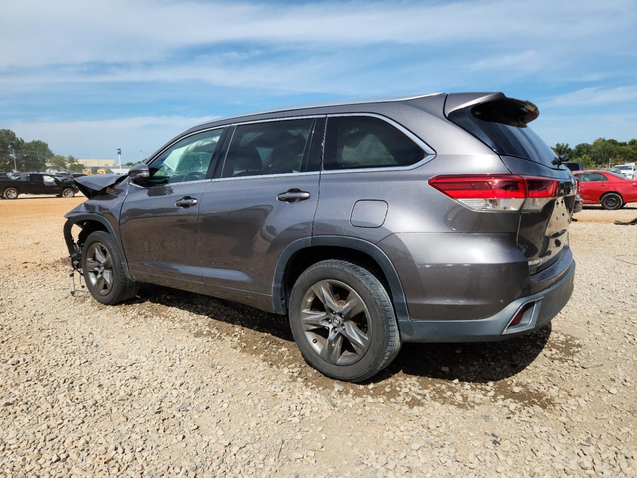 2017 Toyota Highlander Limited - Image 2