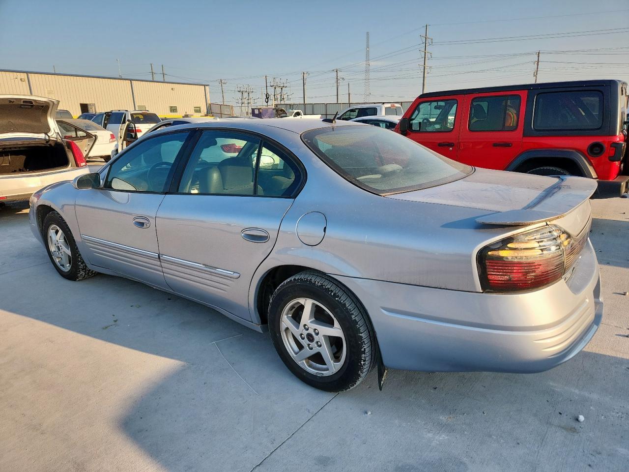 2005 Pontiac Bonneville Se - Image 2