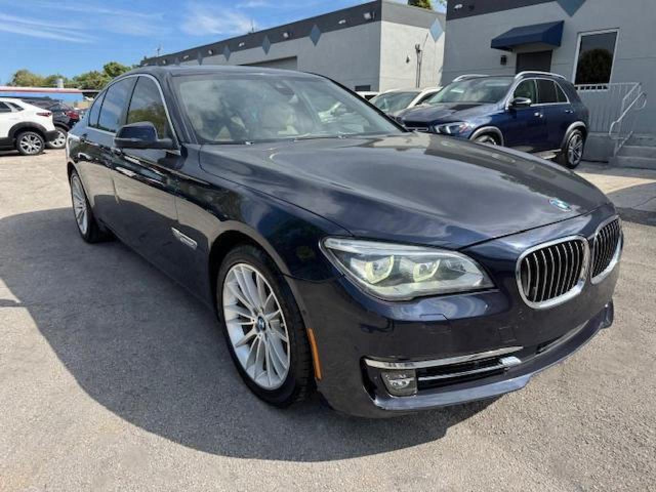 2015 BMW 750 Xi - Image 4