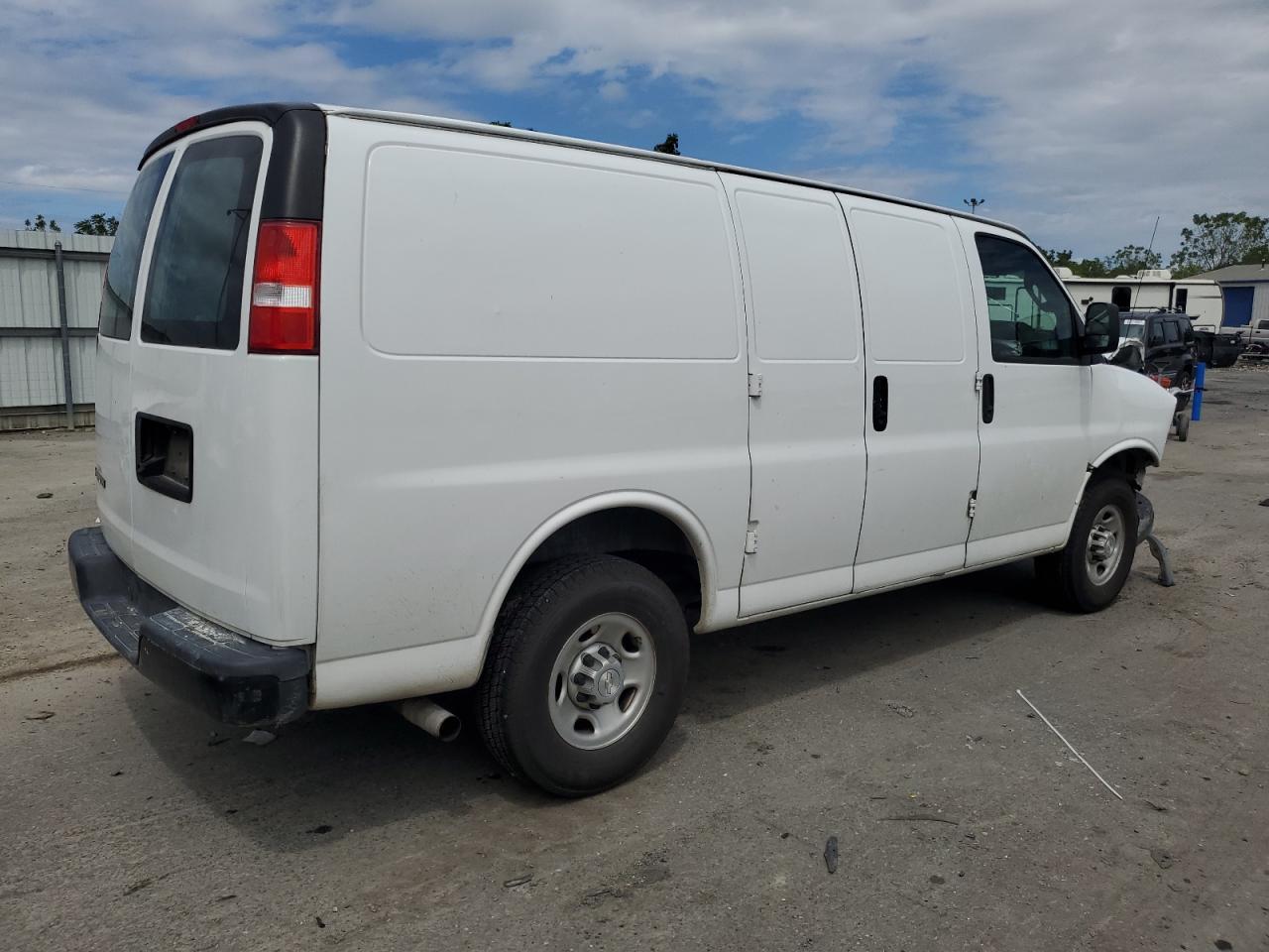 2018 Chevrolet Express G2500 - Фото 3