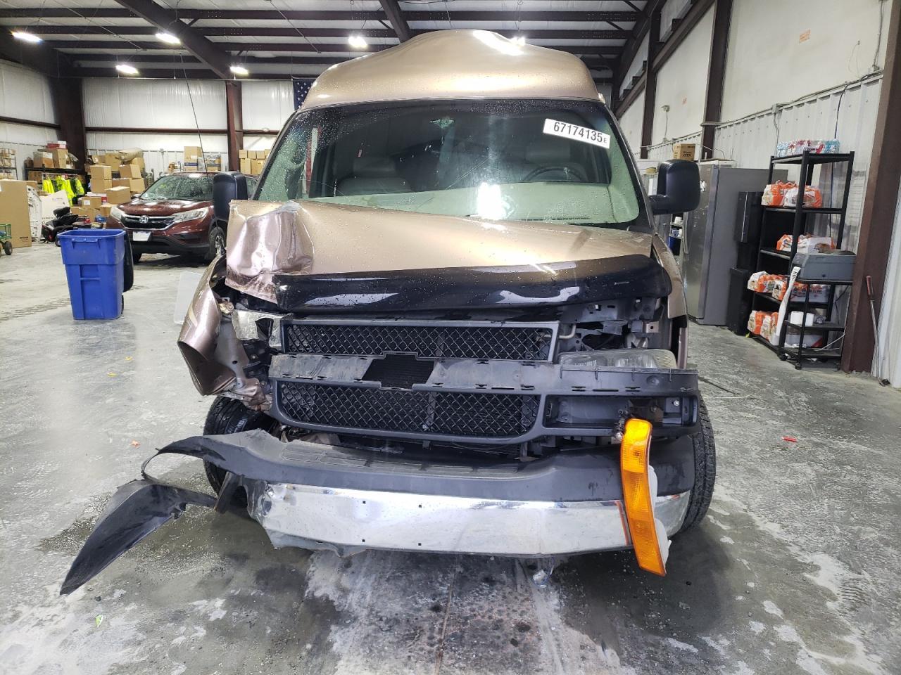 2004 Chevrolet Express G1500 - Фото 5