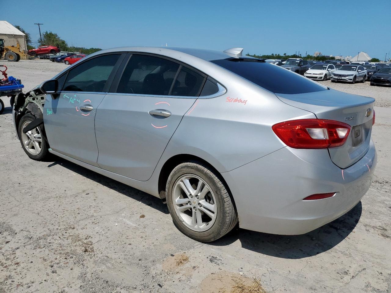 2017 Chevrolet Cruze Lt - Image 2