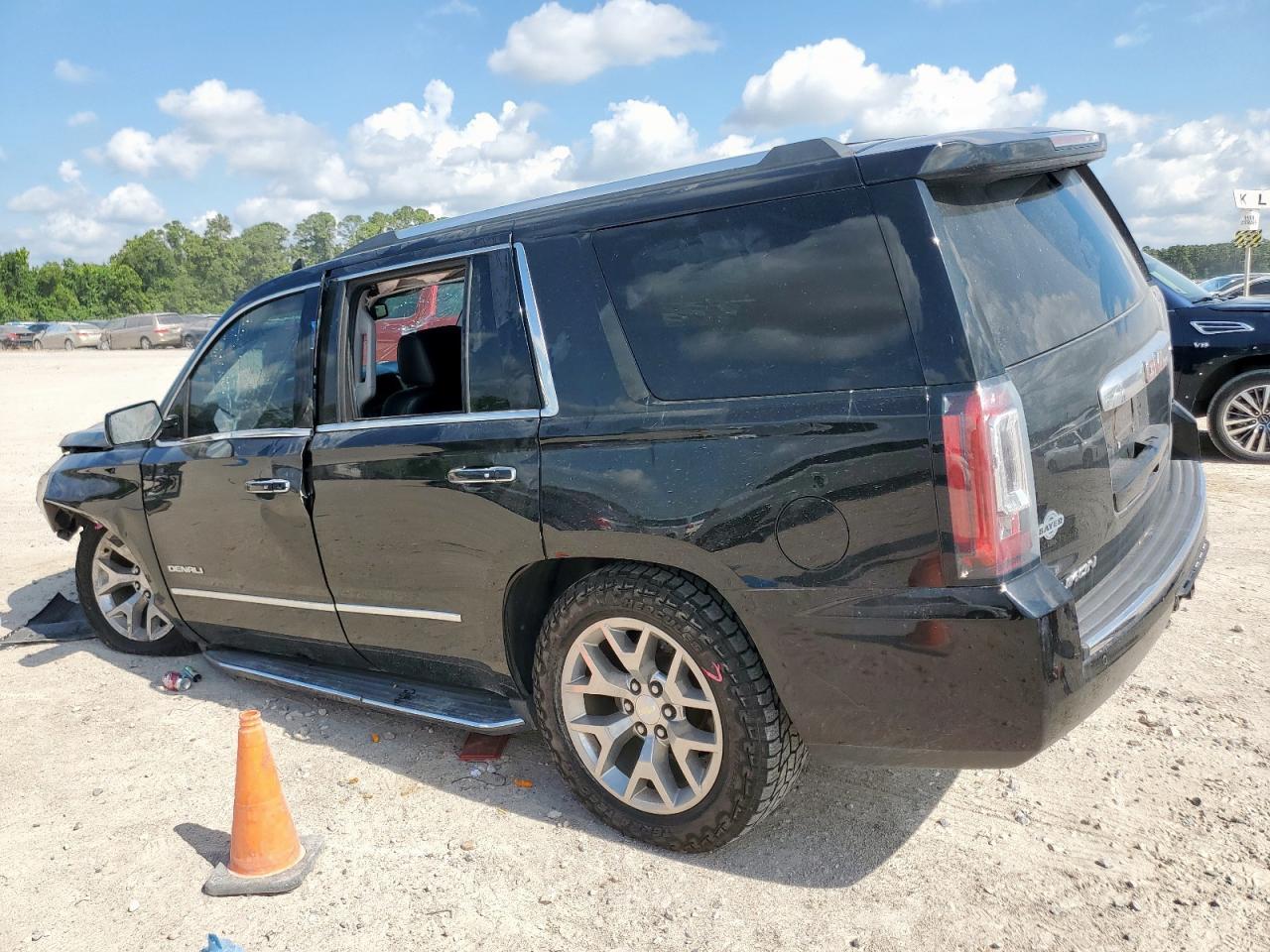 2016 GMC Yukon Denali - Фото 2