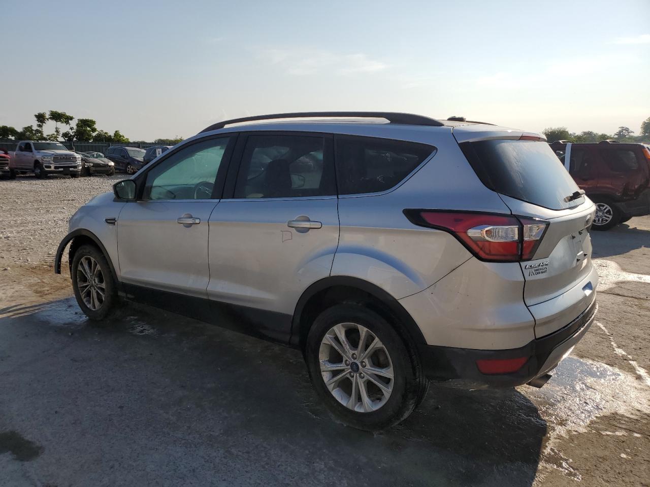 2018 Ford Escape Se - Фото 2