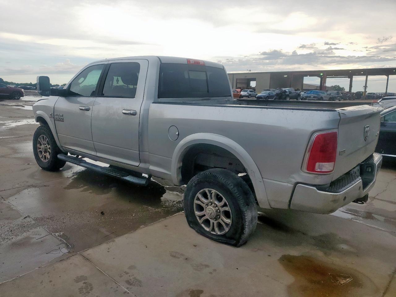 2015 Ram 2500 Laramie - Фото 2