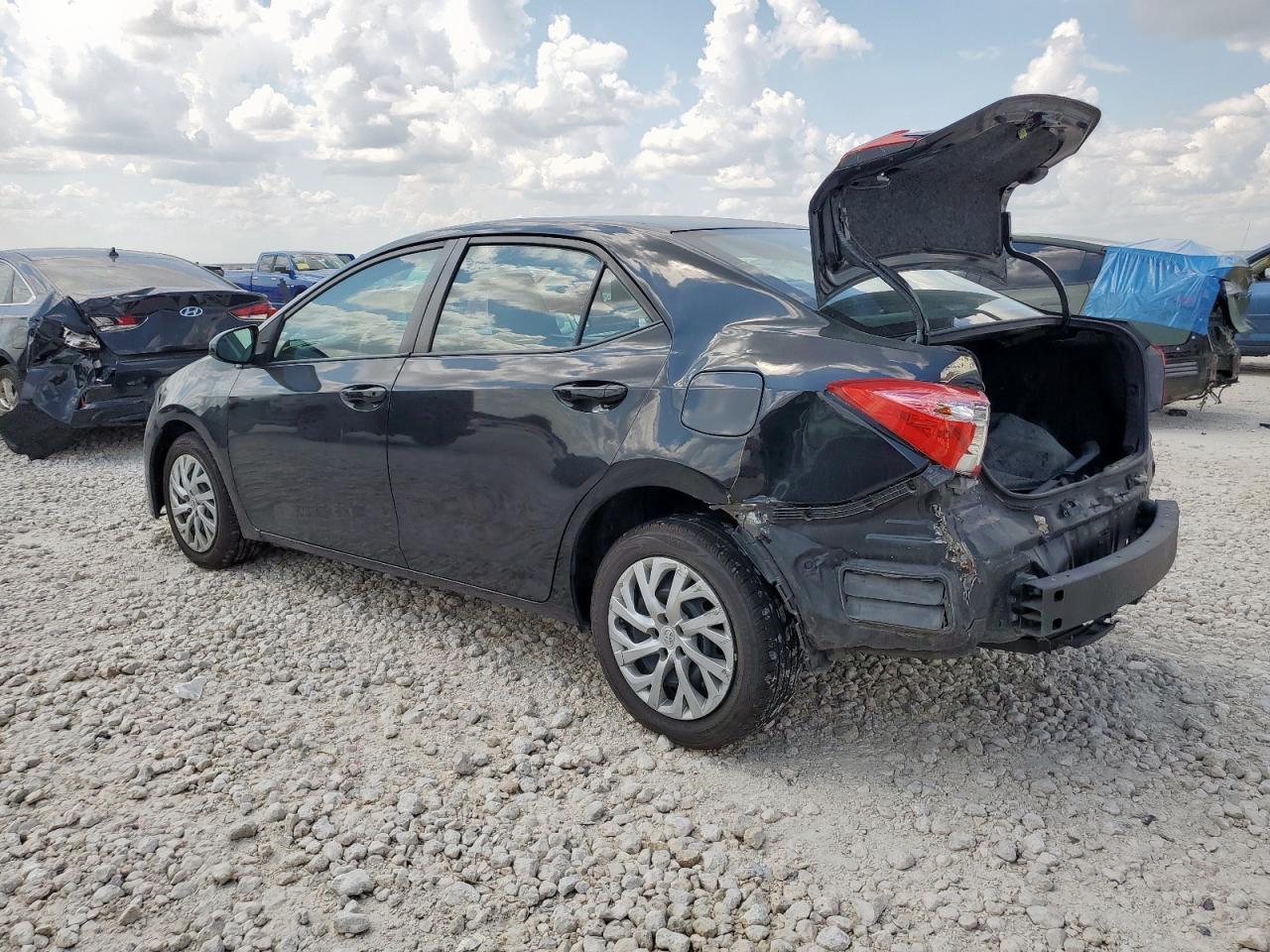 2017 Toyota Corolla L - Фото 2