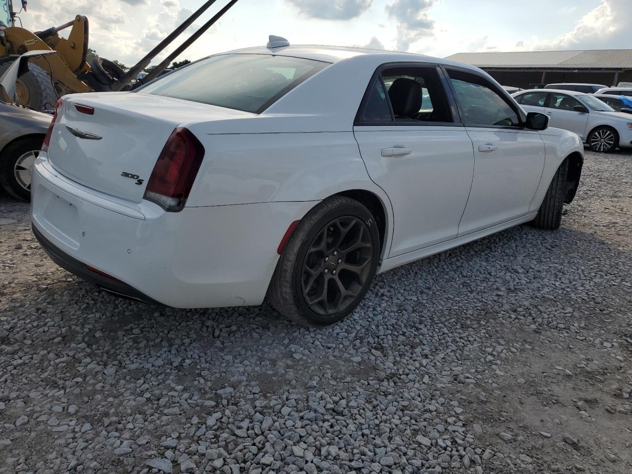 2016 Chrysler 300 S - Фото 3