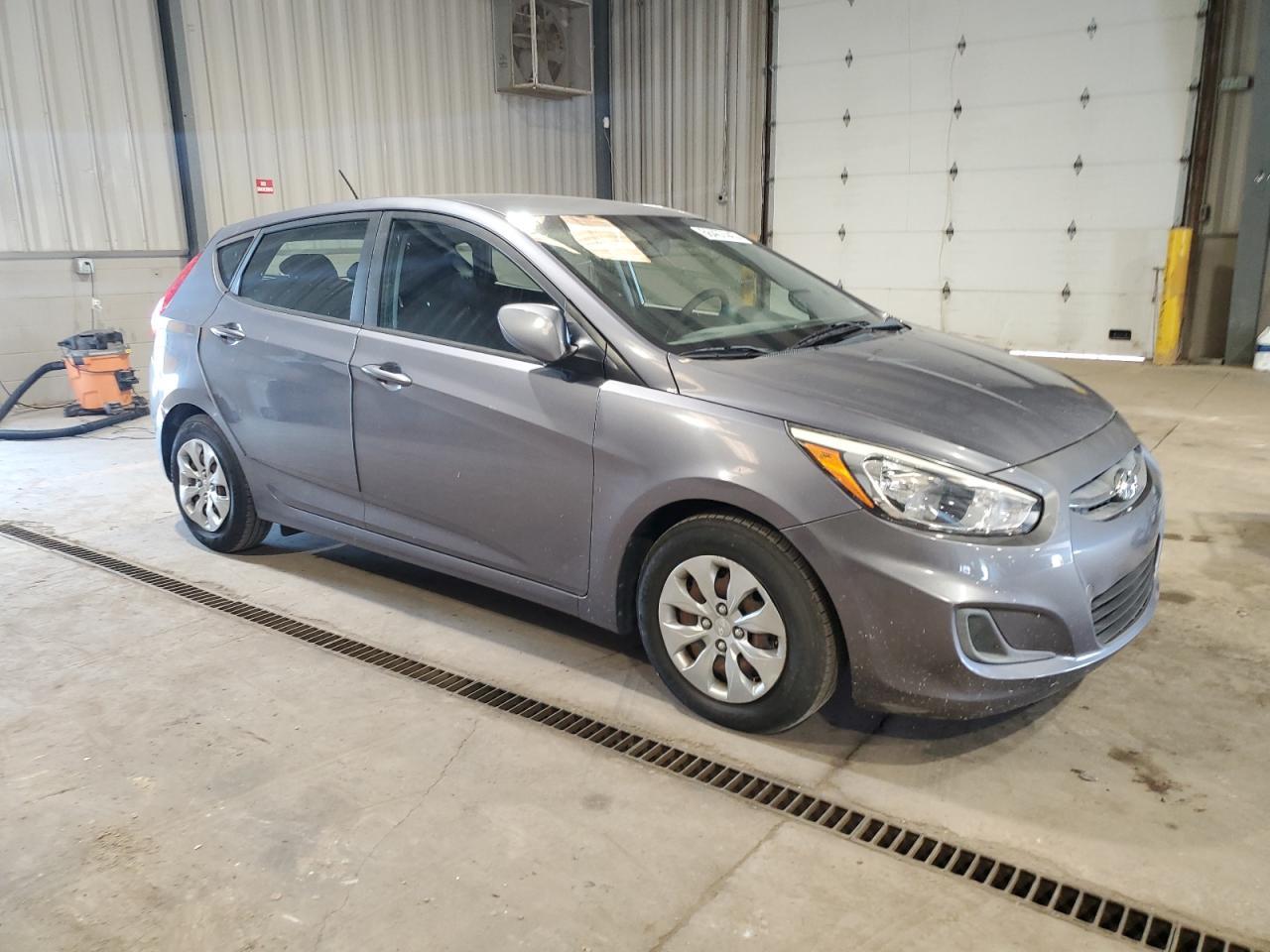 2017 Hyundai Accent Se - Фото 4