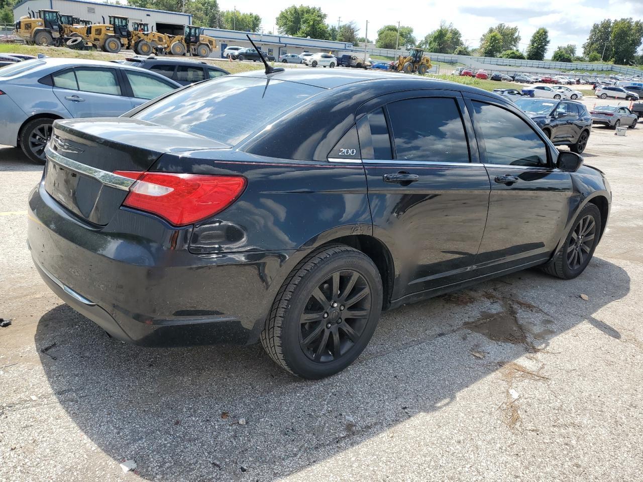 2013 Chrysler 200 Touring - Фото 3