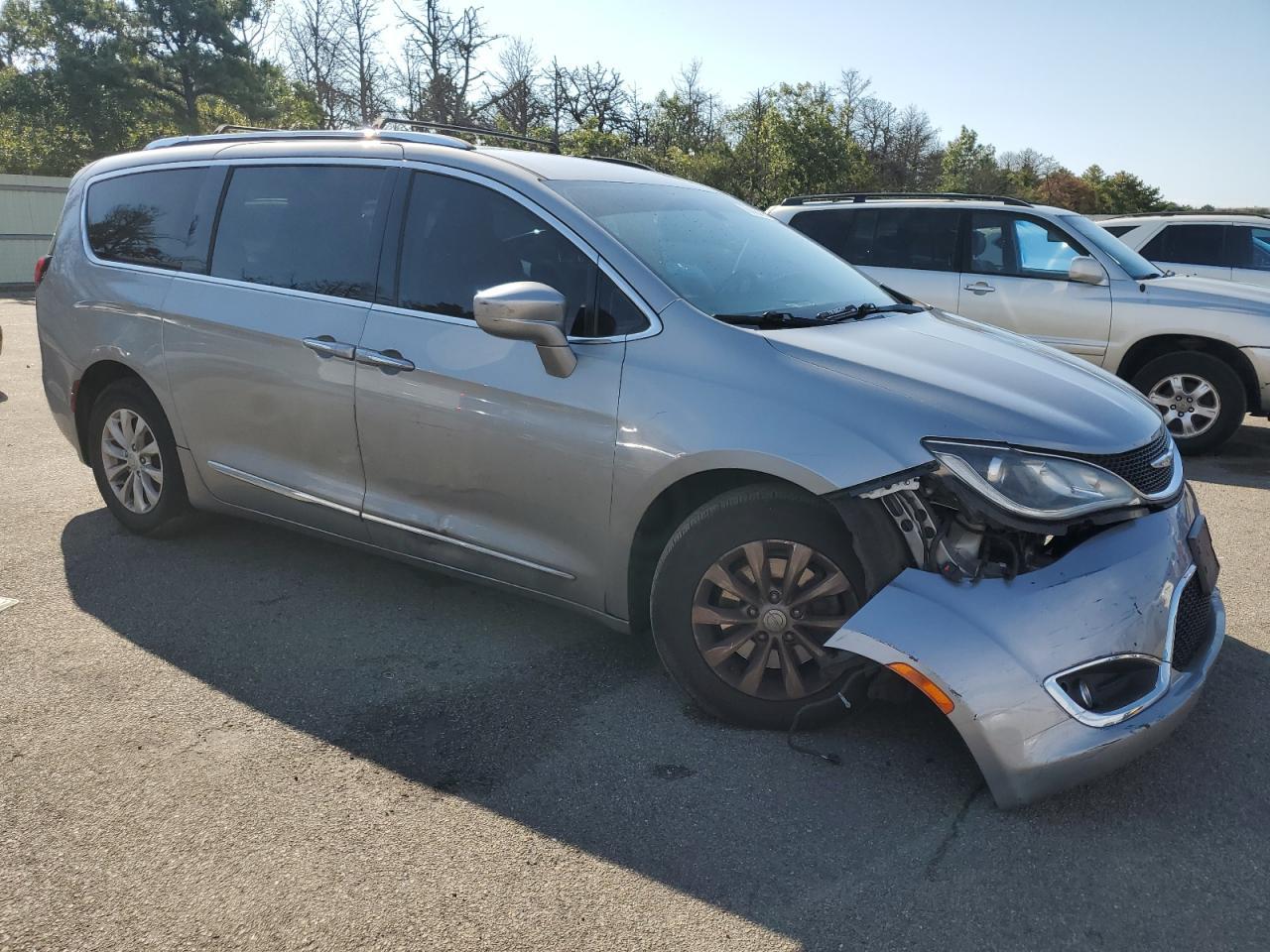 2019 Chrysler Pacifica Touring L - Фото 4