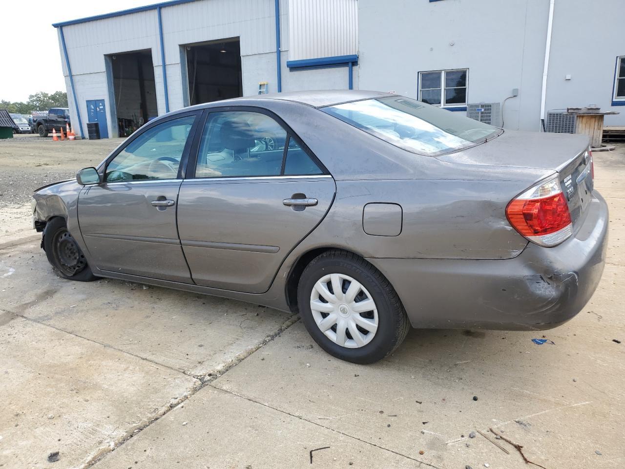 2005 Toyota Camry Le - Image 2