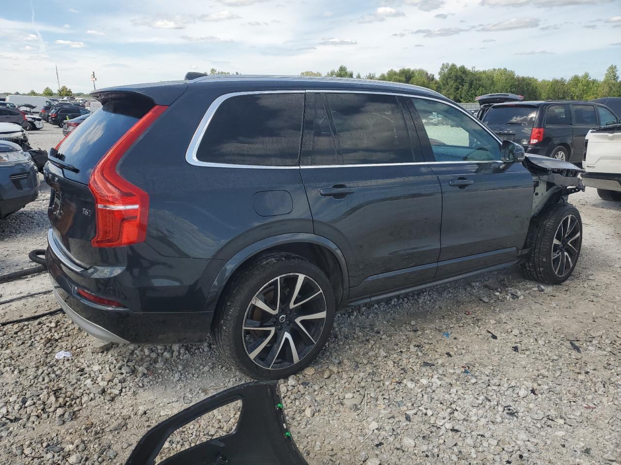 2022 Volvo Xc90 T6 Momentum - Фото 3