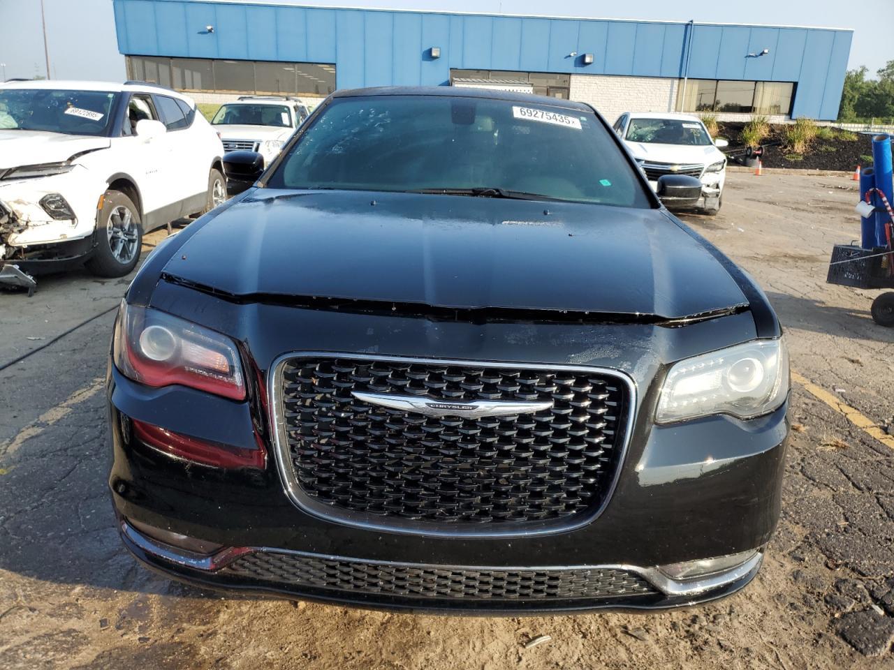 2017 Chrysler 300 S - Image 5