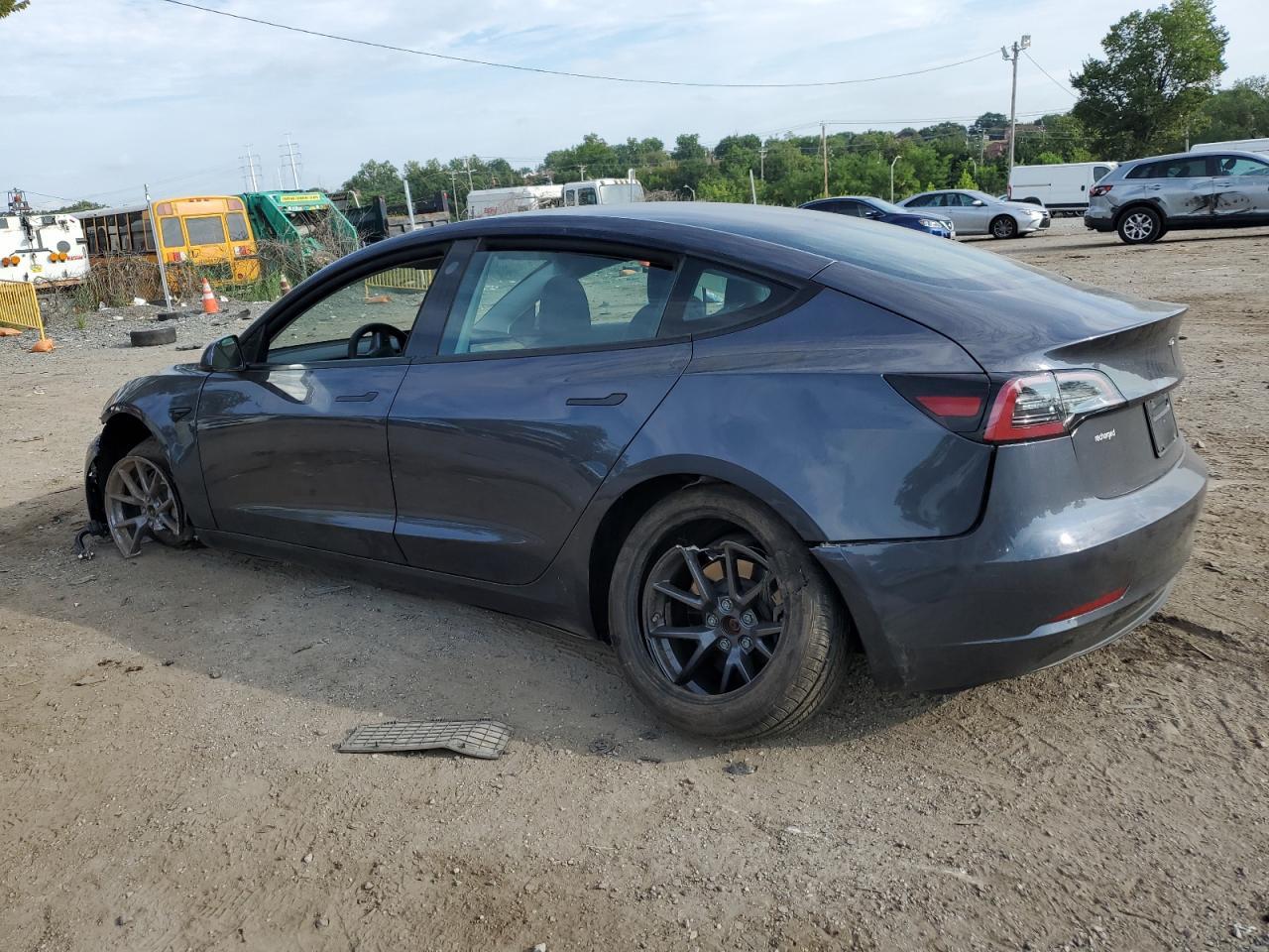 2023 Tesla Model 3 - Фото 2