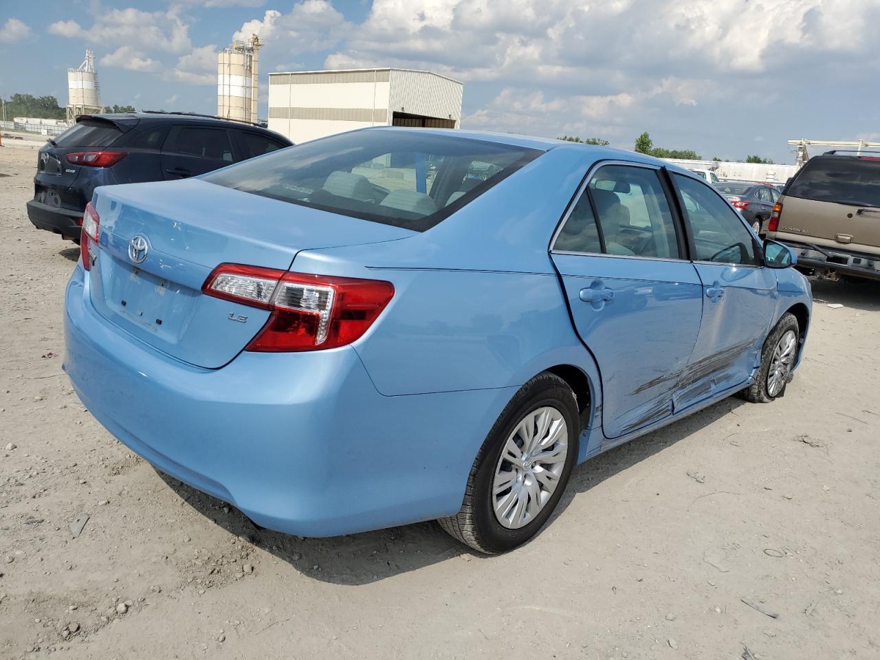 2014 Toyota Camry L - Image 3