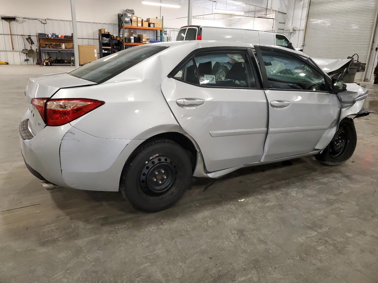 2017 Toyota Corolla L - Фото 3