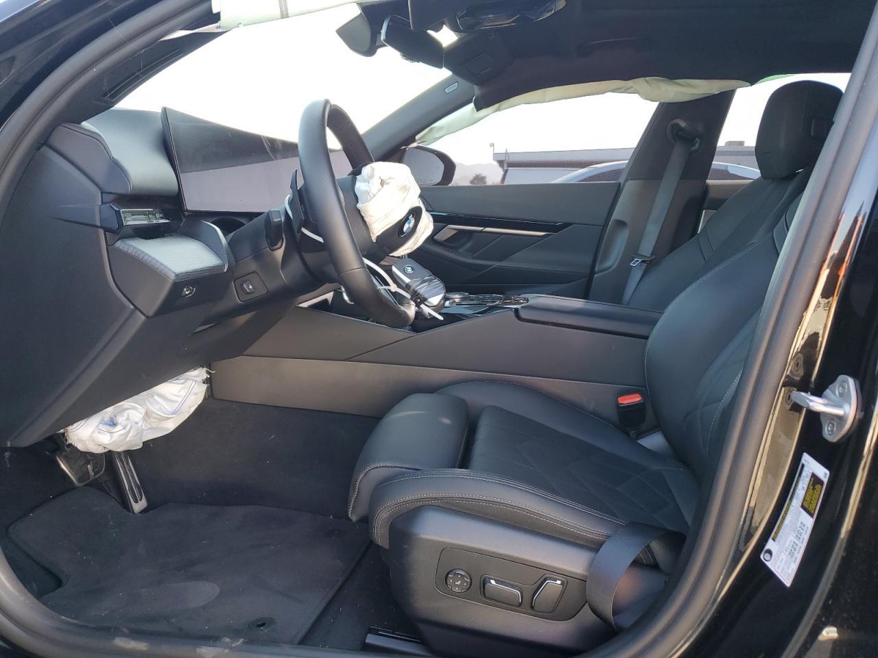 2025 BMW 530 I - Фото 7