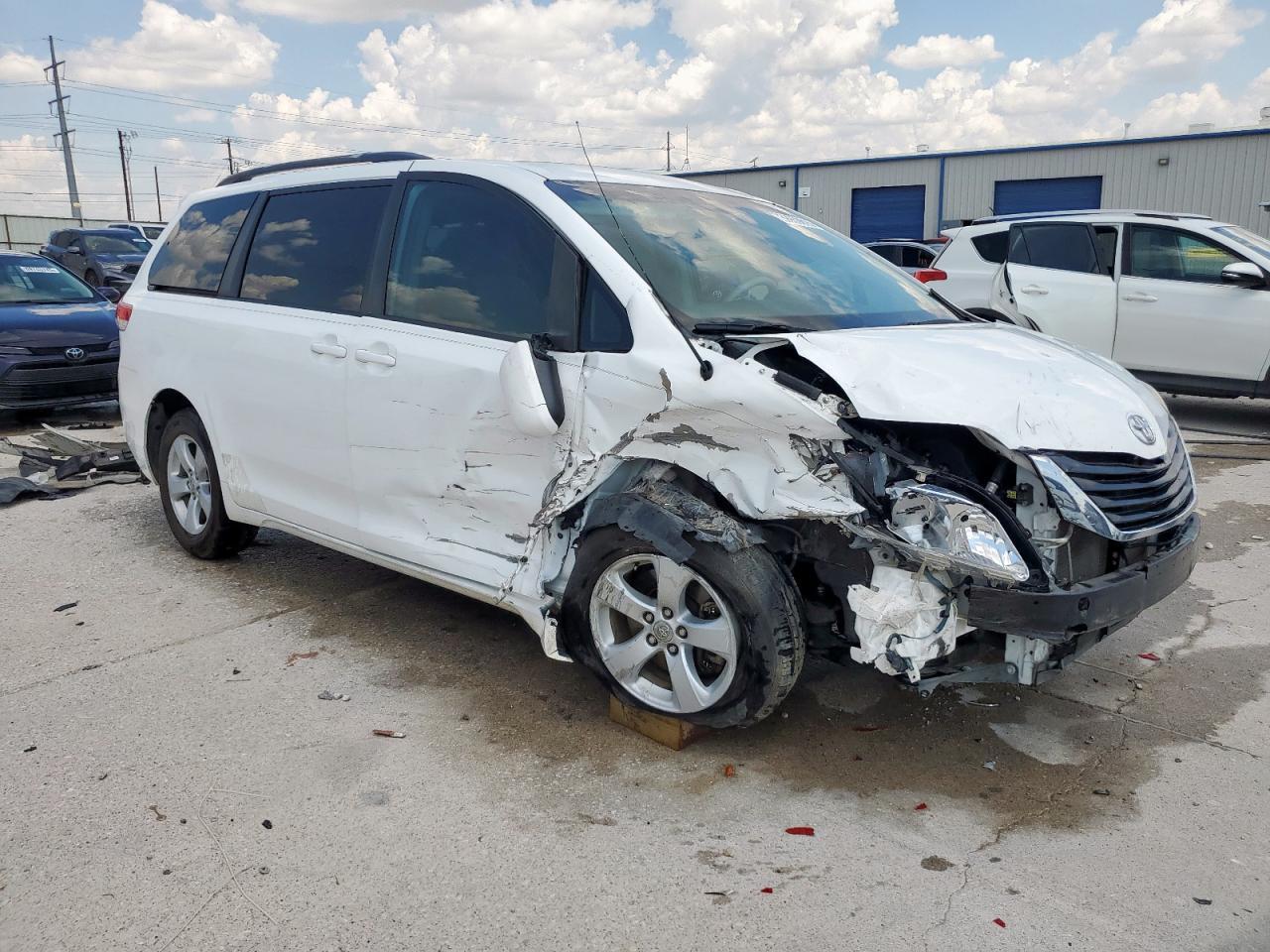 2011 Toyota Sienna Le - Фото 4