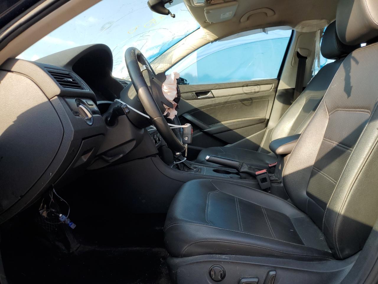 2014 Volkswagen Passat S - Image 7