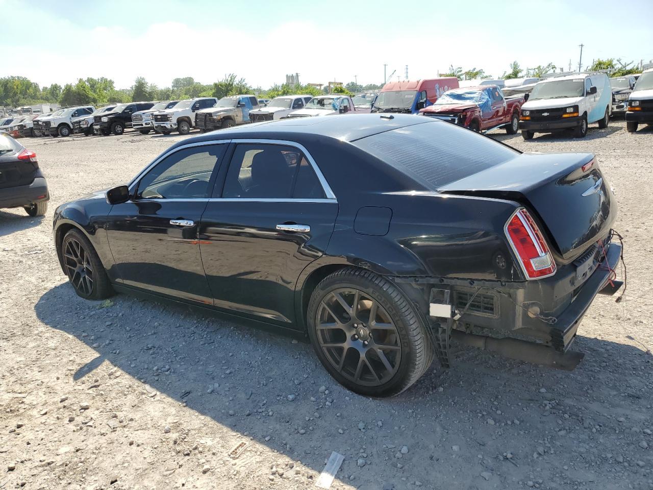 2013 Chrysler 300C - Фото 2