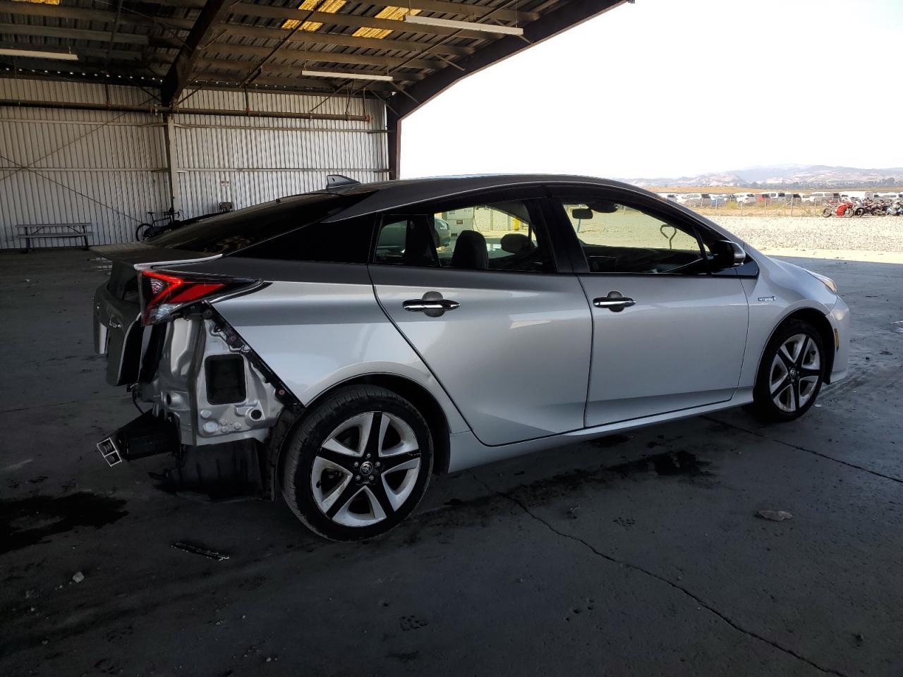 2016 Toyota Prius - Фото 3