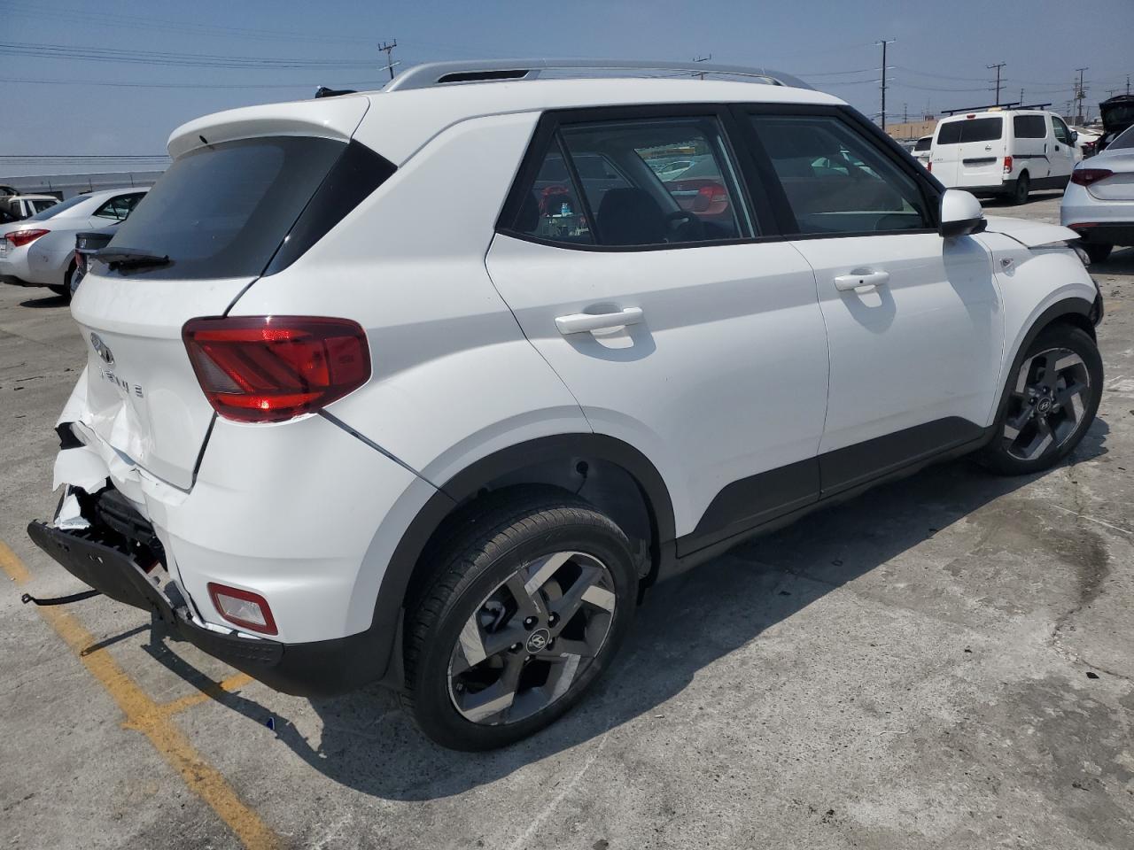 2025 Hyundai Venue Sel - Image 3