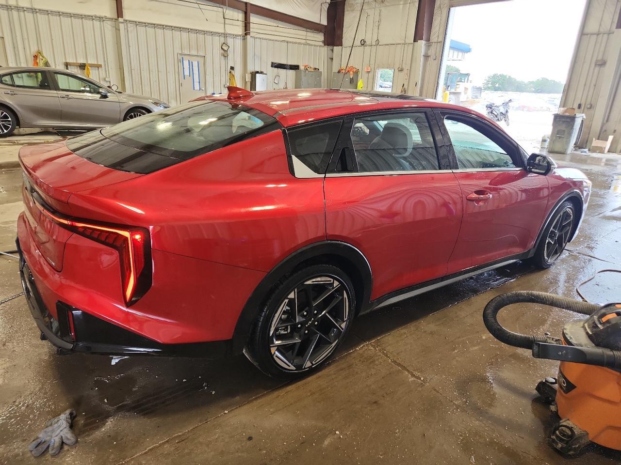 2025 Kia K4 Gt Line - Image 3