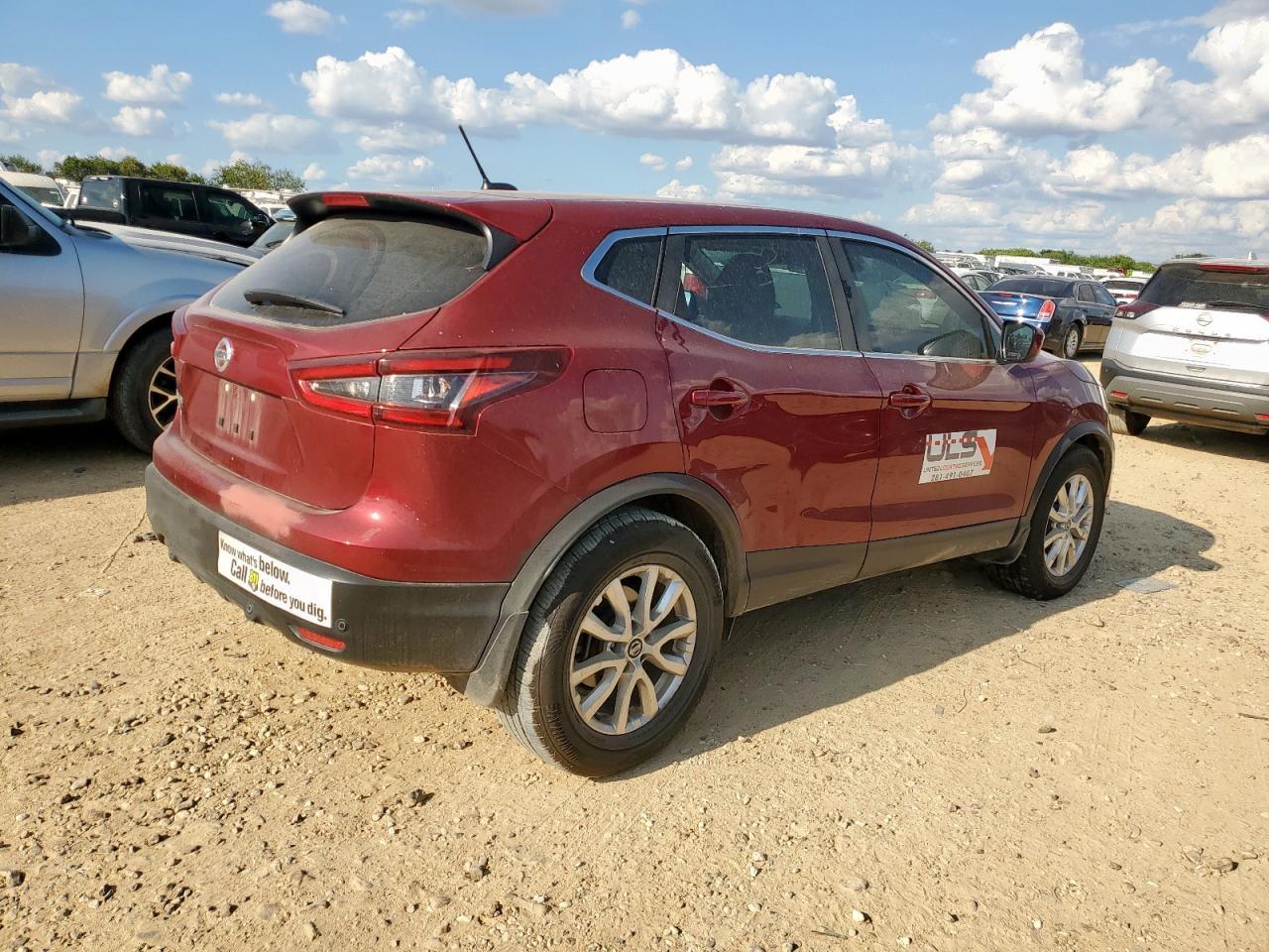 2021 Nissan Rogue Sport S - Фото 3