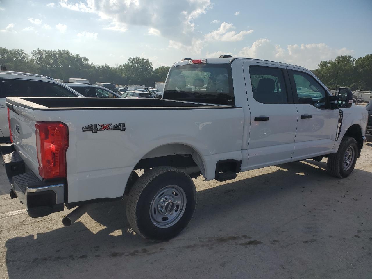 2024 Ford F250 Super Duty - Фото 3