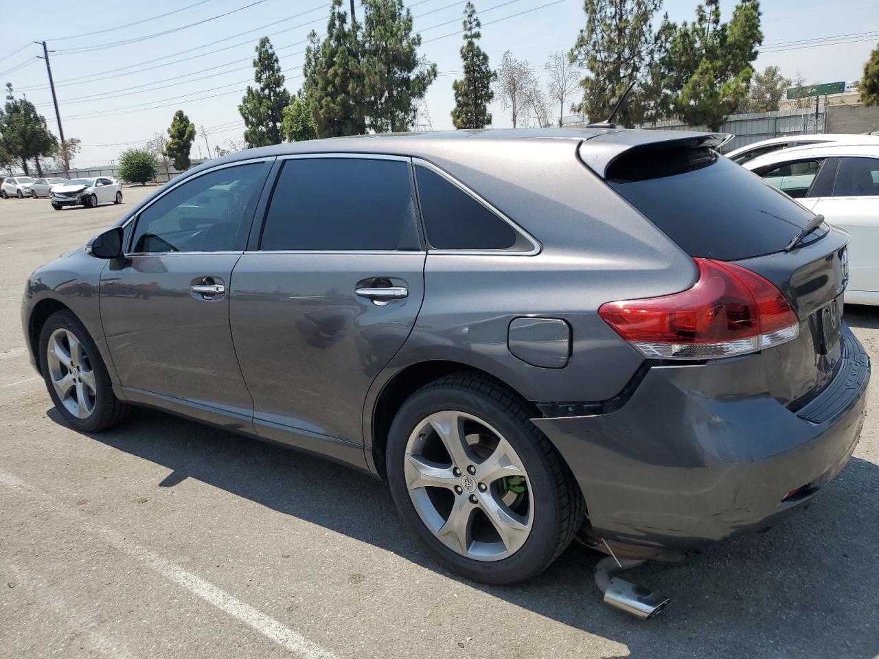 2013 Toyota Venza Le - Image 2