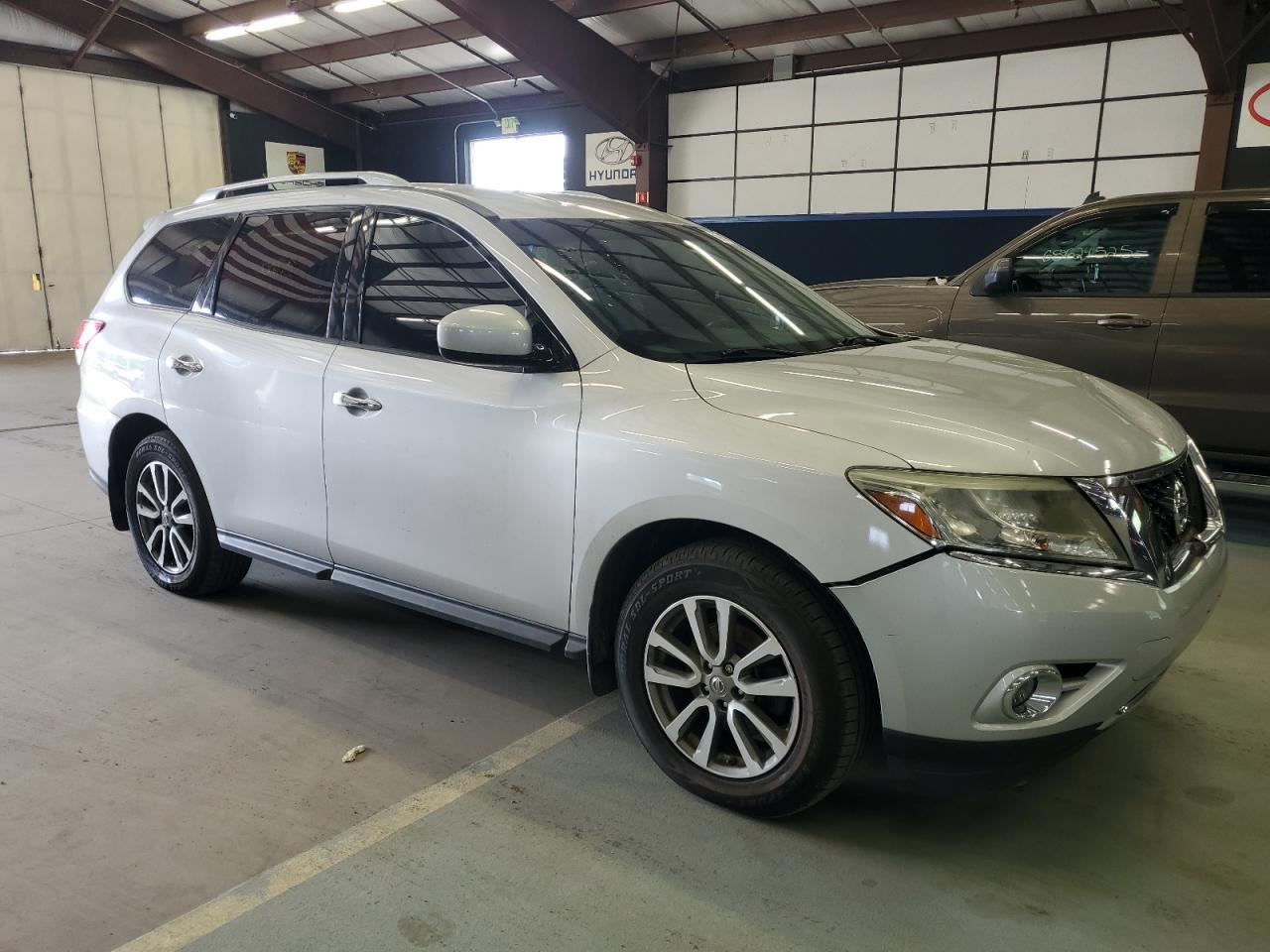 2015 Nissan Pathfinder S - Фото 4