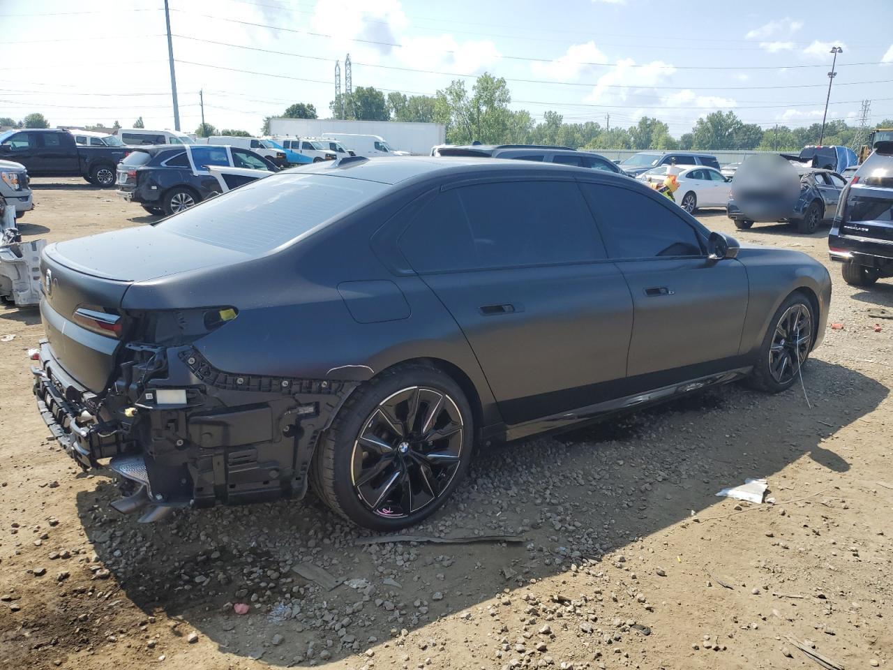2024 BMW 760 Xi - Image 3