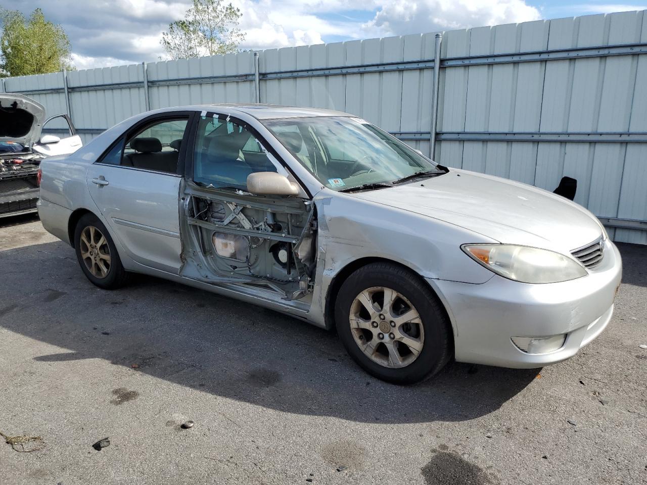 2005 Toyota Camry Le - Image 4