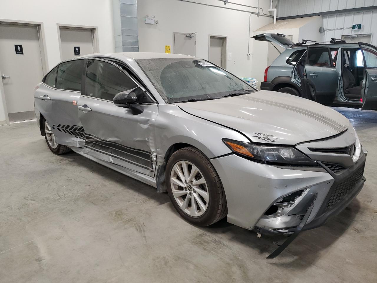 2021 Toyota Camry Se - Фото 4