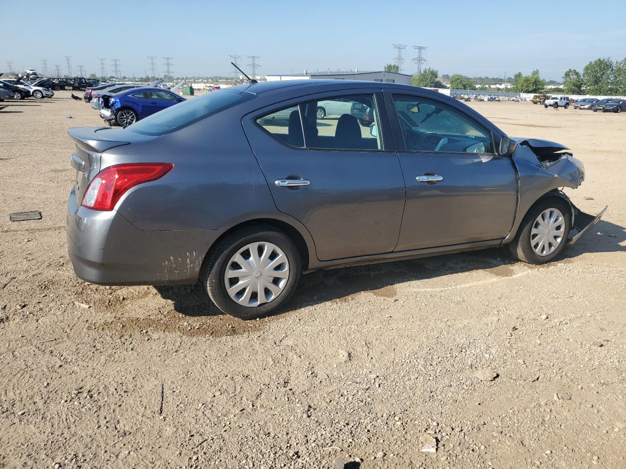 2017 Nissan Versa S - Фото 3