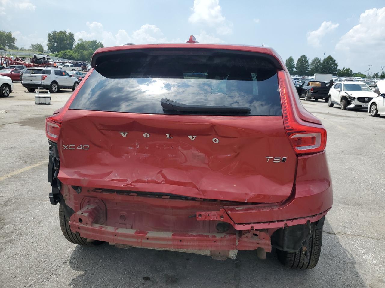 2020 Volvo Xc40 T5 Momentum - Image 6